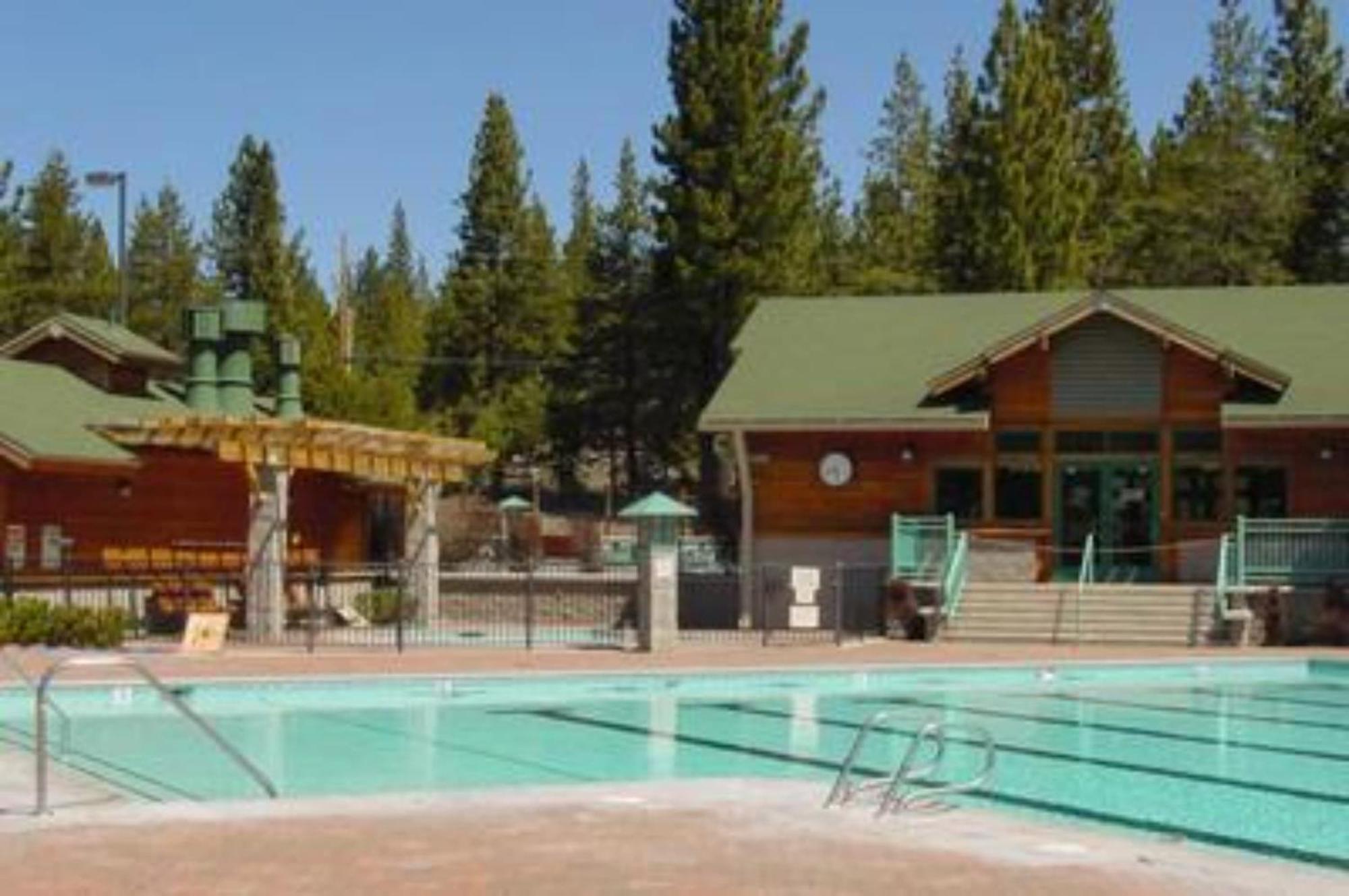 Moosetrack By Avantstay Cozy Cabin In The Of Tahoe Donner W Hot Tub Truckee Exterior photo